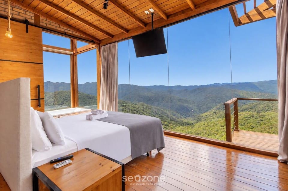 Bed, TV and multimedia, Balcony/Terrace, Bedroom, Mountain view