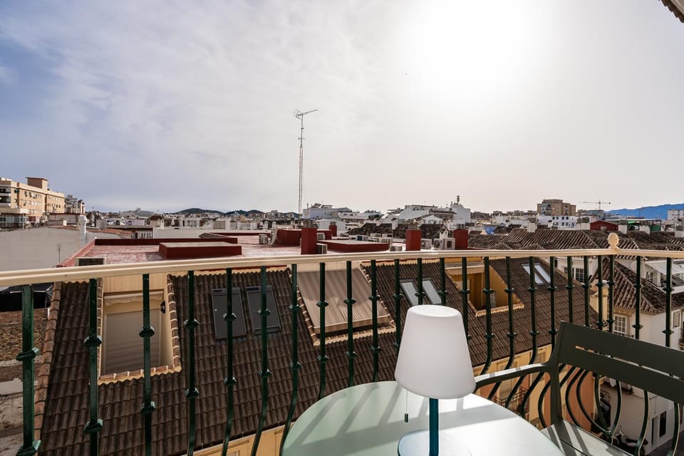 View (from property/room), Balcony/Terrace, City view