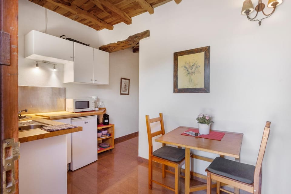 Property building, Kitchen or kitchenette, Living room