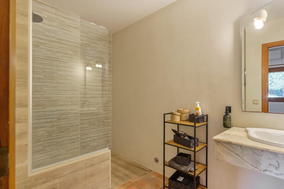 Bathroom, Living room