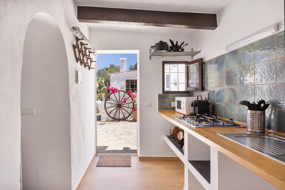 Property building, Kitchen or kitchenette, Living room