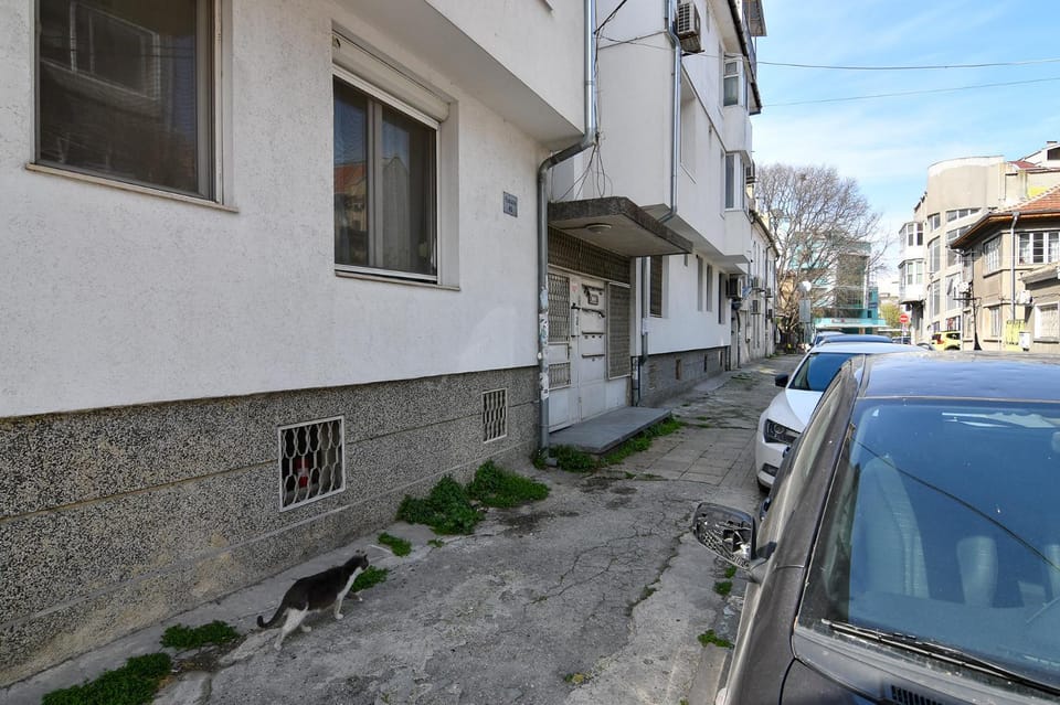 Property building, Street view