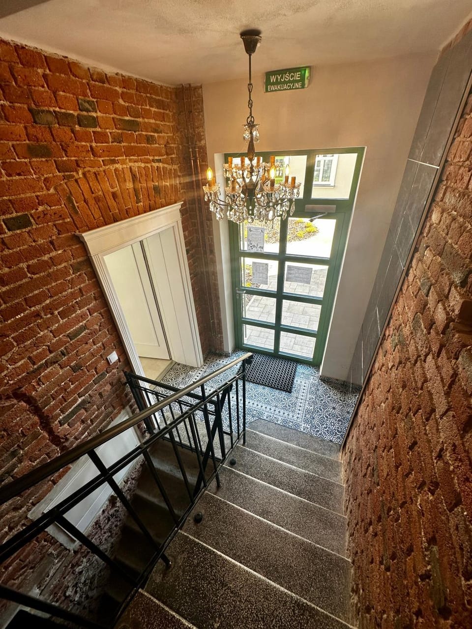 Property building, Patio, Facade/entrance
