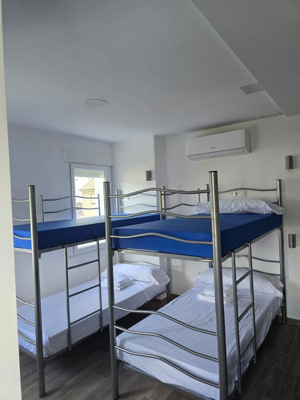 bunk bed, air conditioner