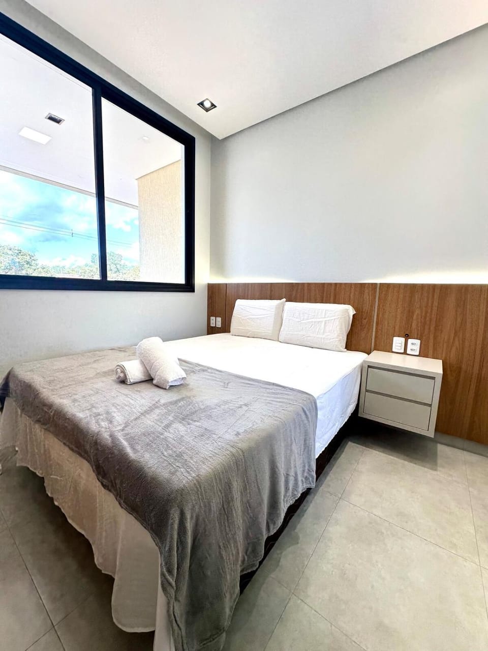 Bed, Photo of the whole room, Bedroom, towels