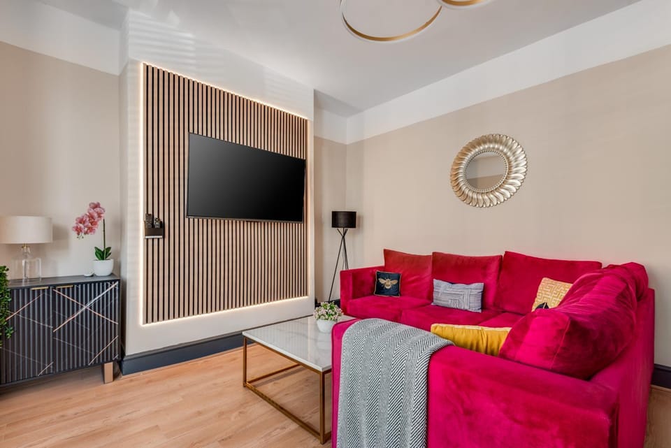 Communal lounge/ TV room, TV and multimedia, Living room, Seating area, Evening entertainment