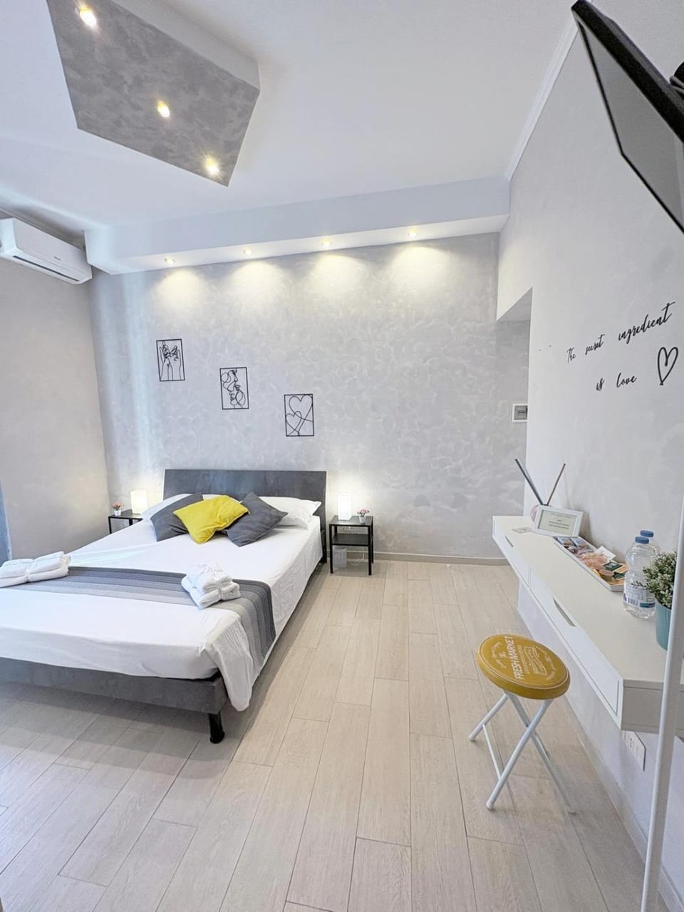 Photo of the whole room, Bedroom, towels, air conditioner