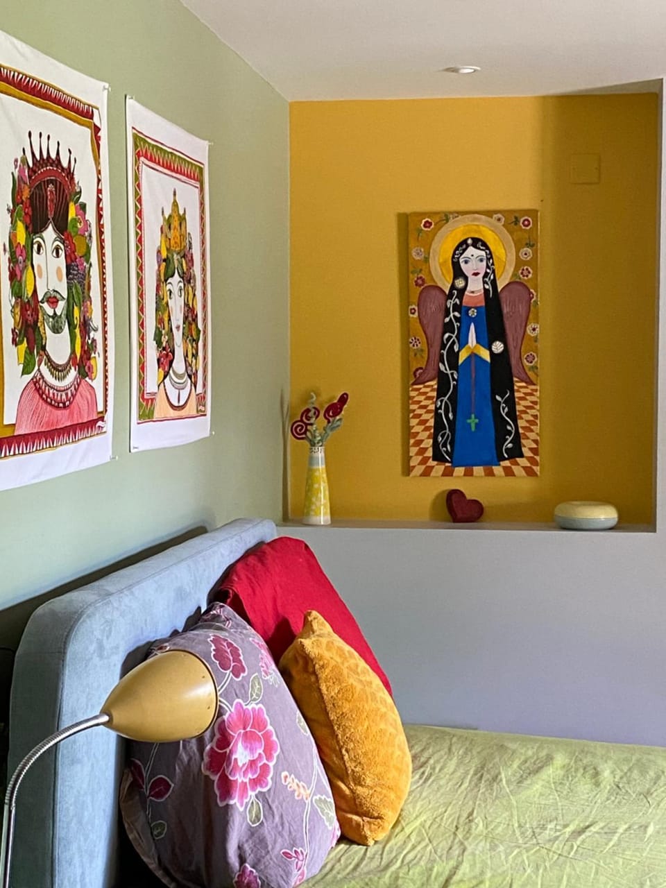 Bed, Decorative detail, Bedroom