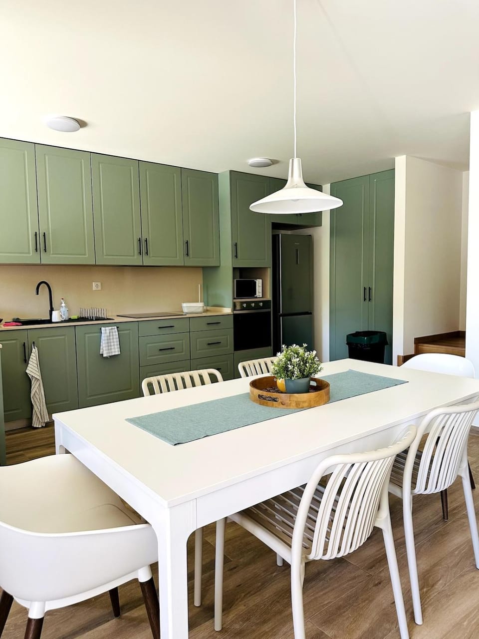 Kitchen or kitchenette, Dining area, pet friendly, stove