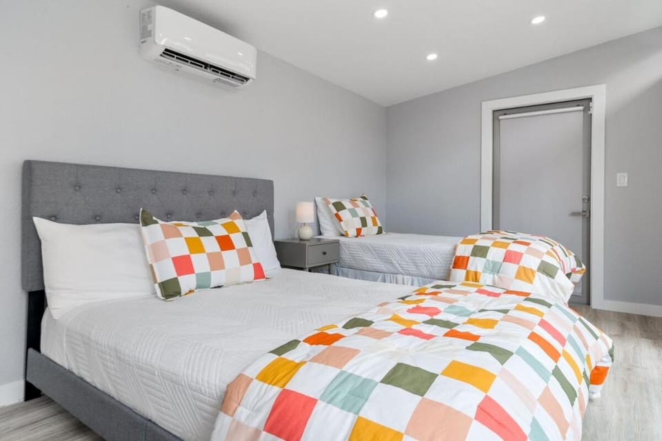 3BR Austin Escape Private Cowboy Pool & Casita House in Montopolis