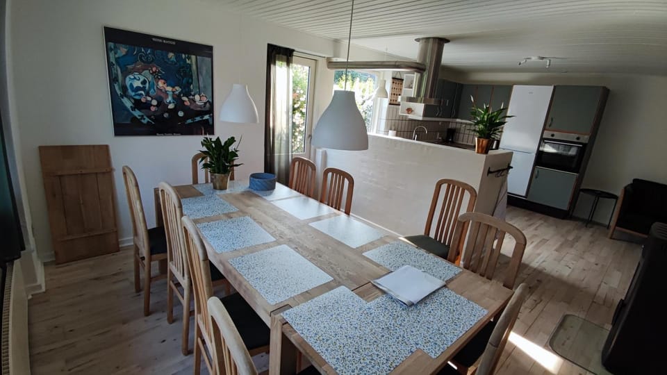 Dining area, kitchen