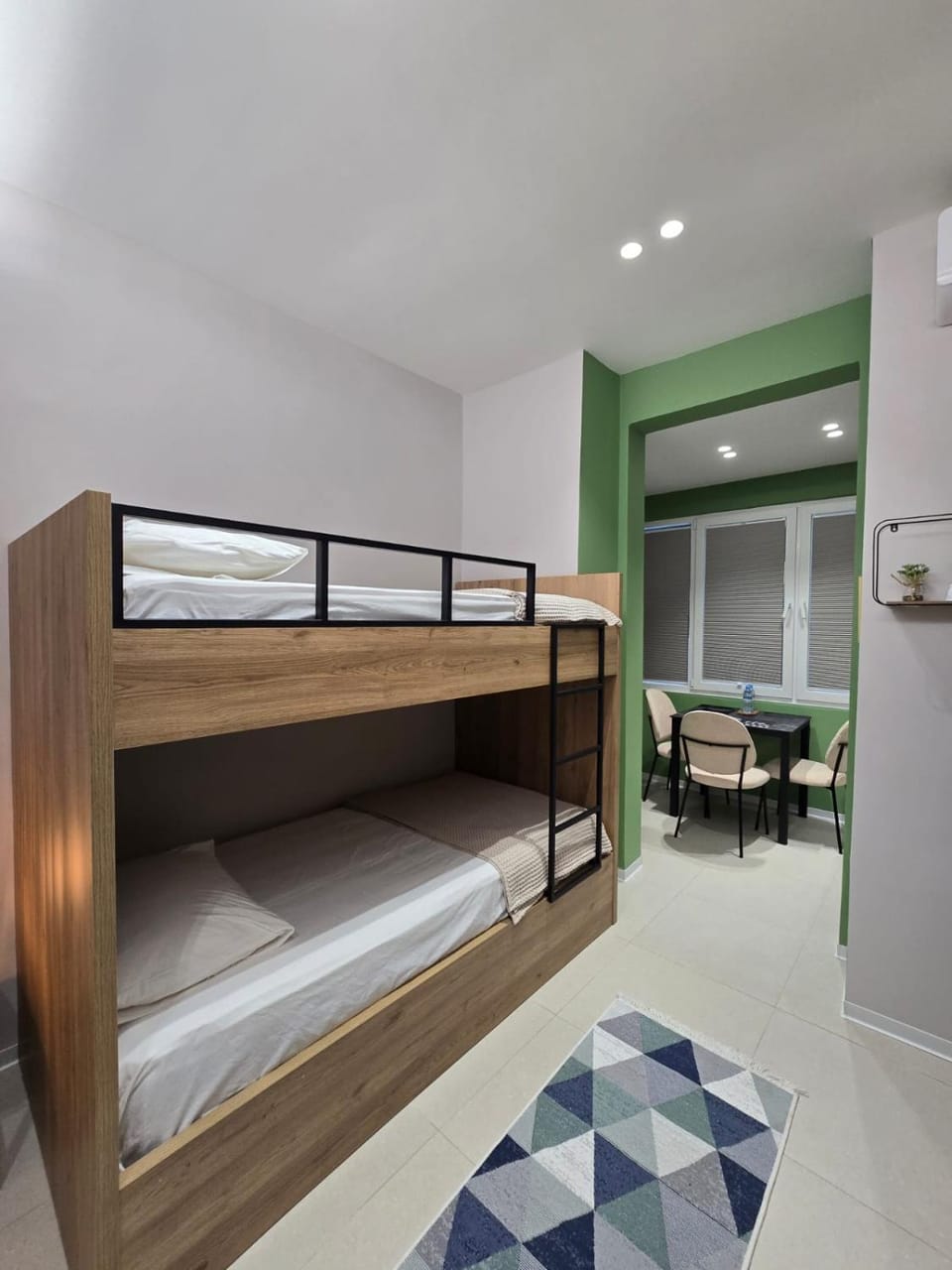 Bedroom, bunk bed