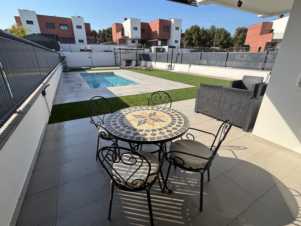 Garden, Balcony/Terrace, Swimming pool