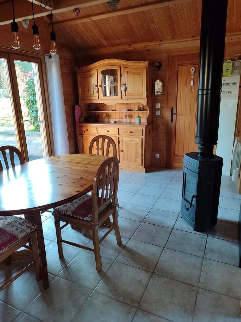 Seating area, Dining area