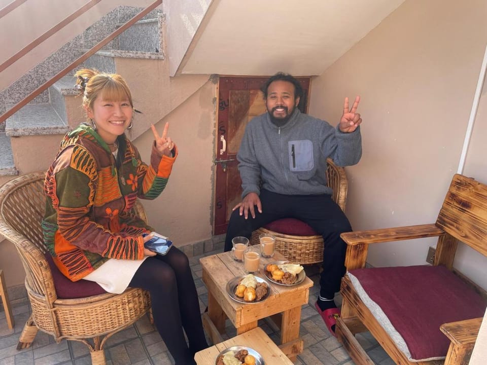 Guests, Breakfast, Internal: Not applicable to any particular room