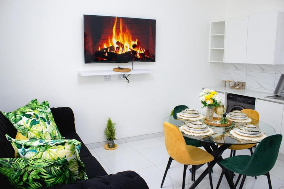 TV and multimedia, Living room, Dining area
