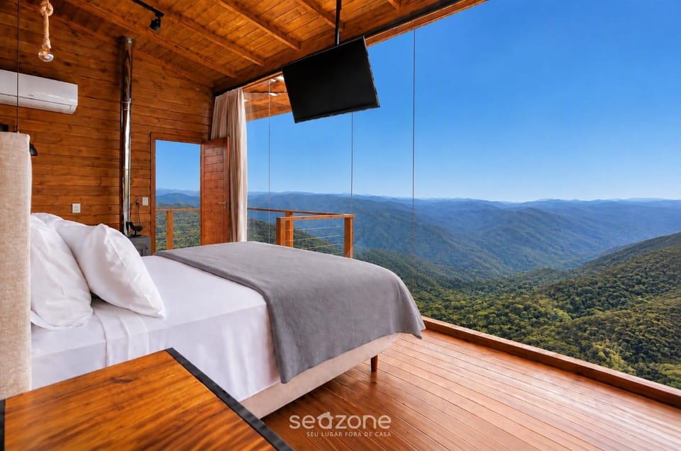 Bed, TV and multimedia, Bedroom, Mountain view