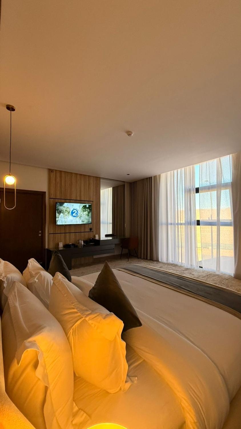 Bed, Seating area