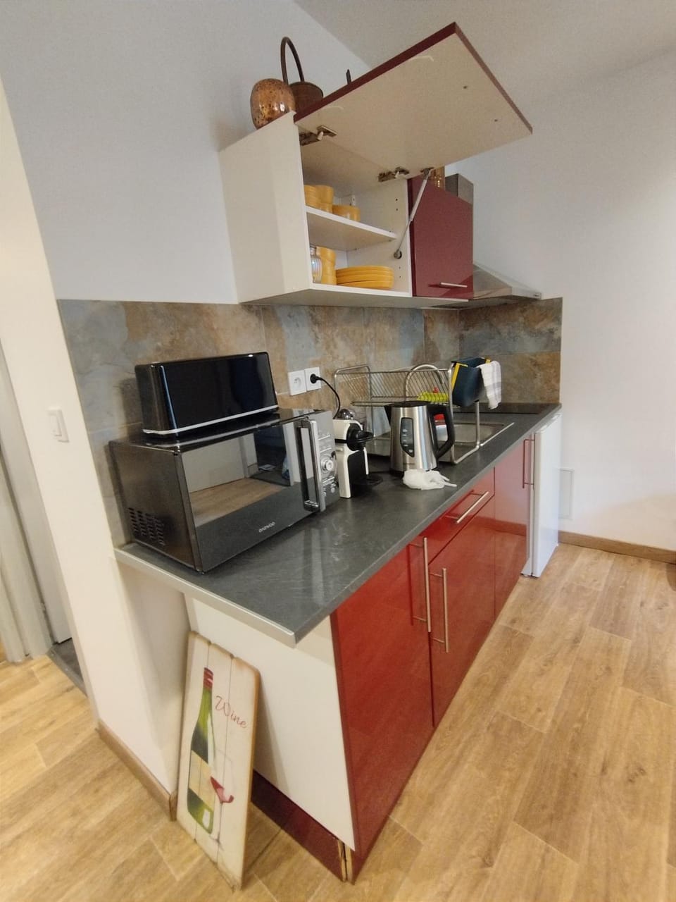 Coffee/tea facilities, Kitchen or kitchenette, Living room, Food, Family, dishwasher, minibar, pet friendly, stove, toaster