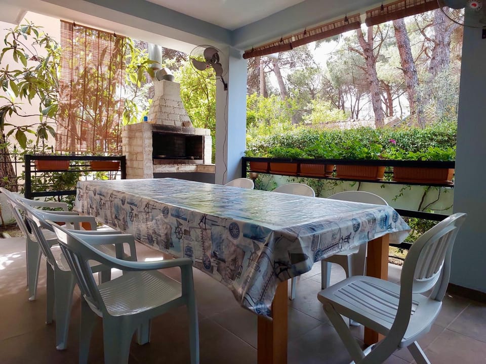 Day, View (from property/room), Seating area, Dining area