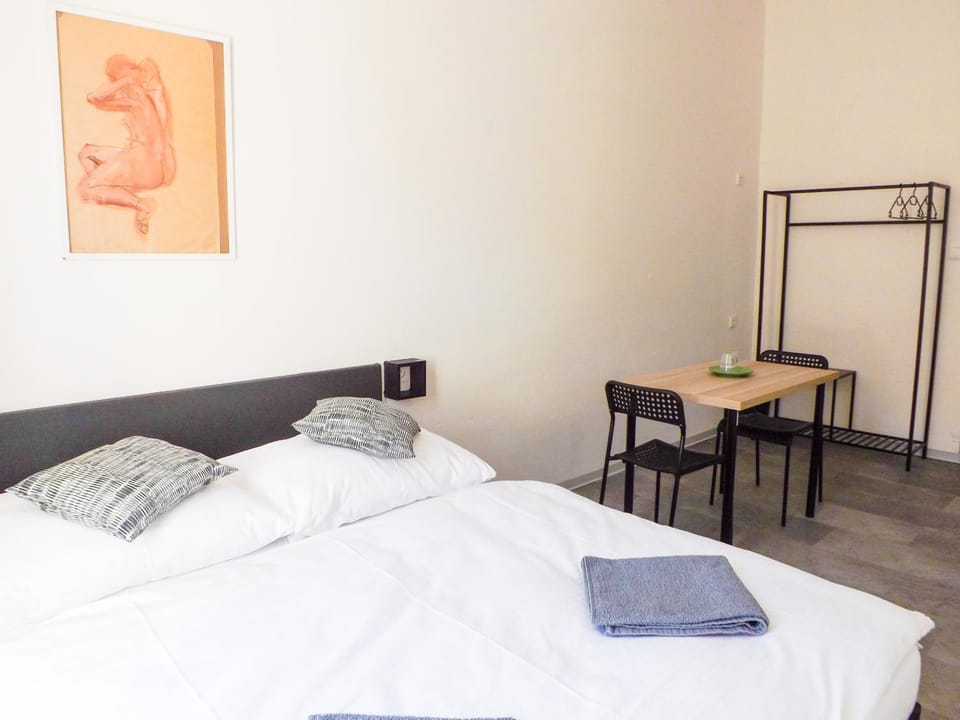 Bed, Photo of the whole room, Bedroom, towels