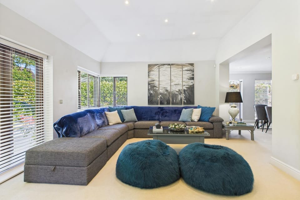 Living room, Seating area