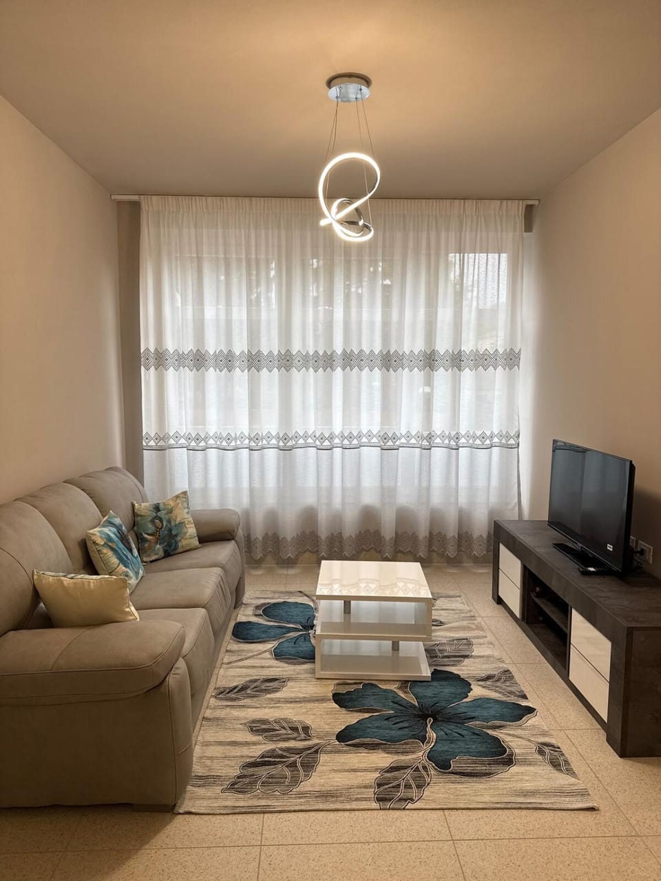 Communal lounge/ TV room, Communal lounge/ TV room, TV and multimedia, Living room, Seating area, Evening entertainment