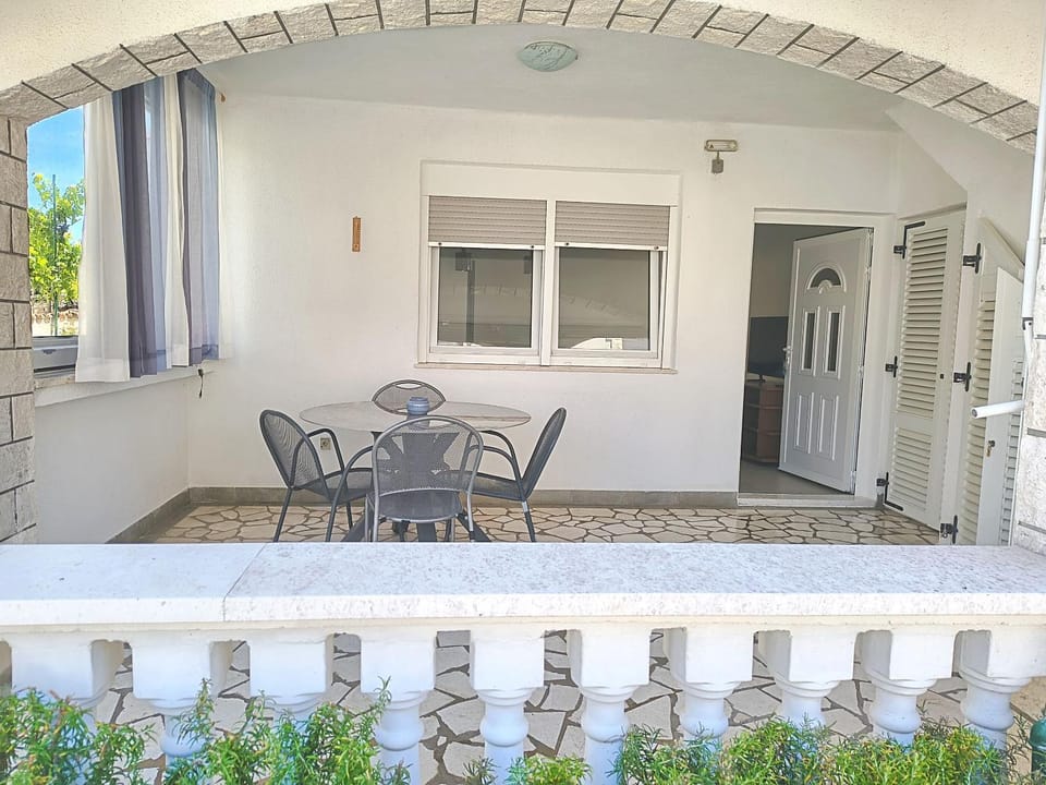 Day, View (from property/room), Balcony/Terrace, Seating area, Dining area, Sea view
