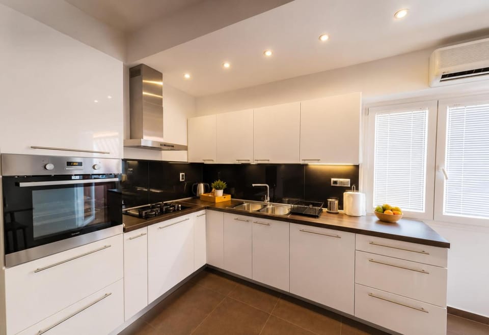 Golden Bridge Apartment with private parking Apartment in Zadar