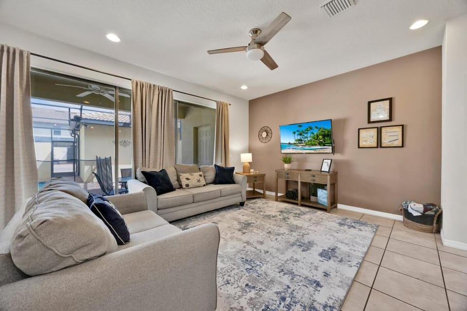 10 miles to Disney, Private Pool, Waterpark, Themed House in Four Corners