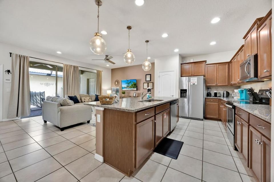10 miles to Disney, Private Pool, Waterpark, Themed House in Four Corners