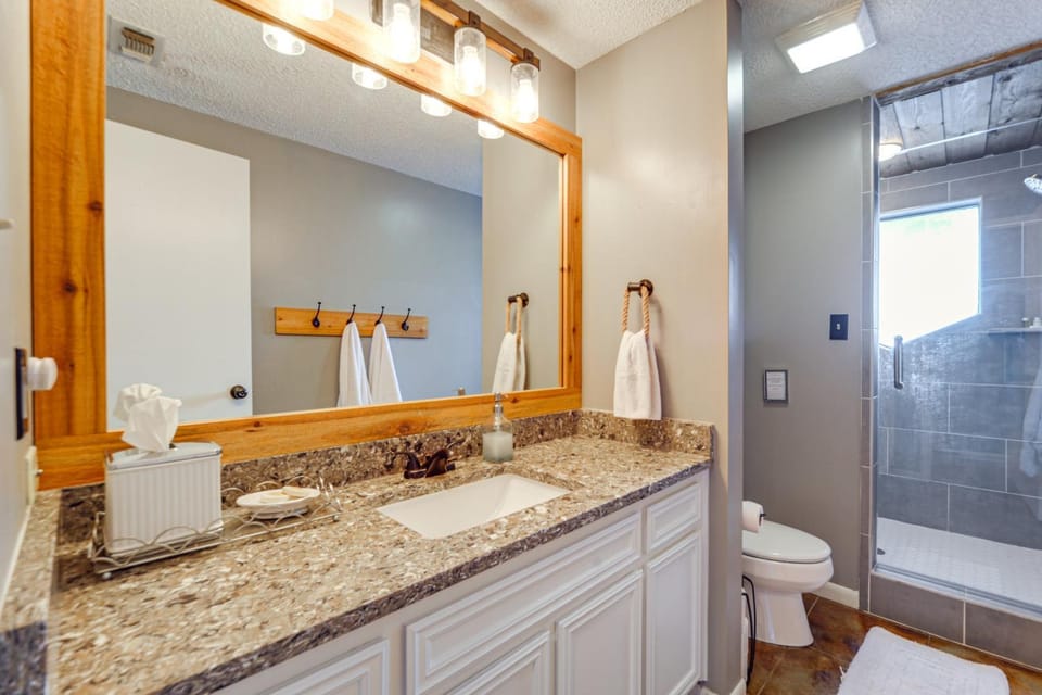 The Cove Lakehouse House in Lake Travis