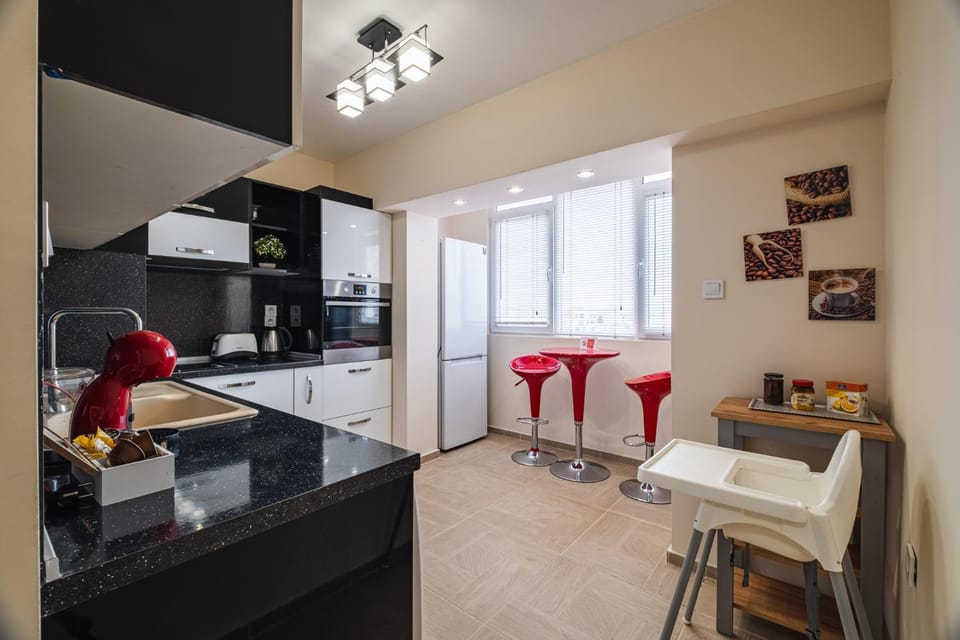 Coffee/tea facilities, Kitchen or kitchenette, Dining area, pet friendly, stove, toaster
