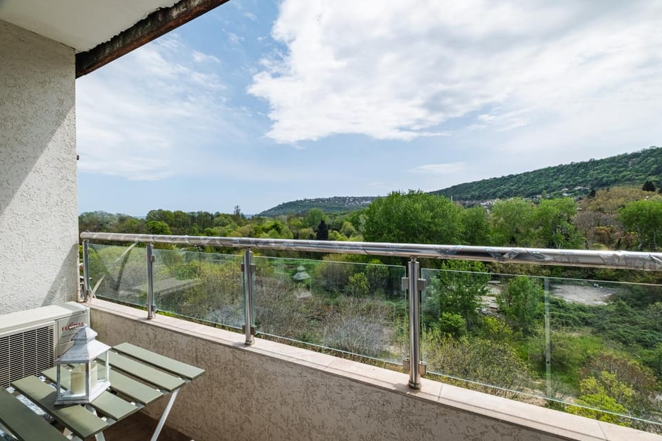 Patio, Day, Natural landscape, Balcony/Terrace, Mountain view
