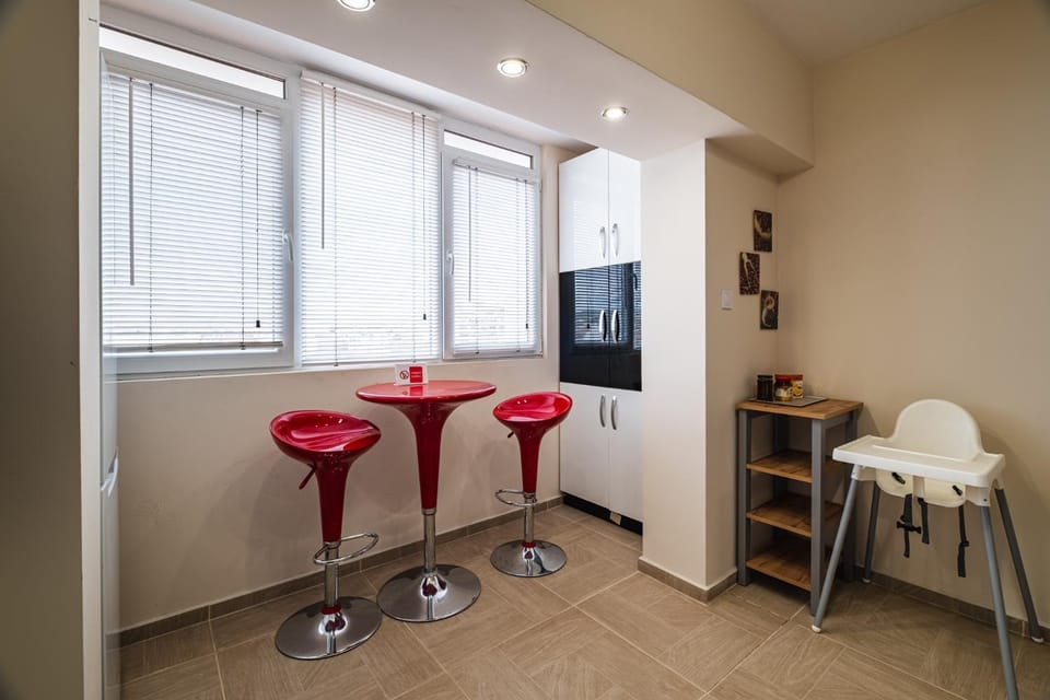 View (from property/room), Decorative detail, Seating area, Dining area, On site, furniture