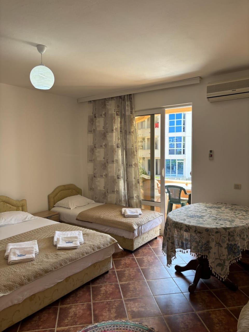 Bed, Living room, Photo of the whole room, Seating area, Bedroom, towels