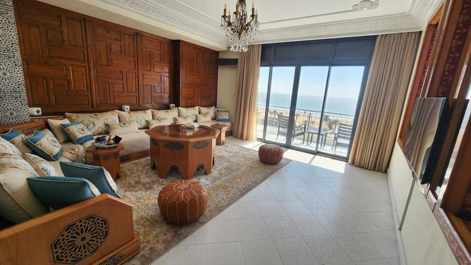 Communal lounge/ TV room, TV and multimedia, View (from property/room), Balcony/Terrace, Living room, Seating area, Evening entertainment
