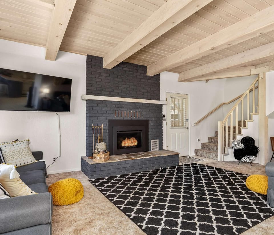Cavu Cabin - A Classic Mountainside Escape Cabin in Shaver Lake