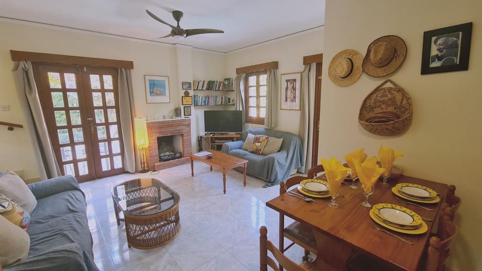 Communal lounge/ TV room, Living room