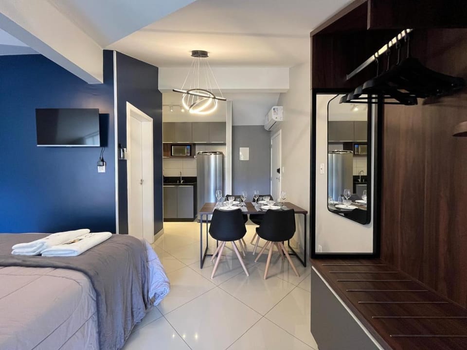 Bed, TV and multimedia, Kitchen or kitchenette, Photo of the whole room, Dining area, Bedroom, wardrobe, air conditioner