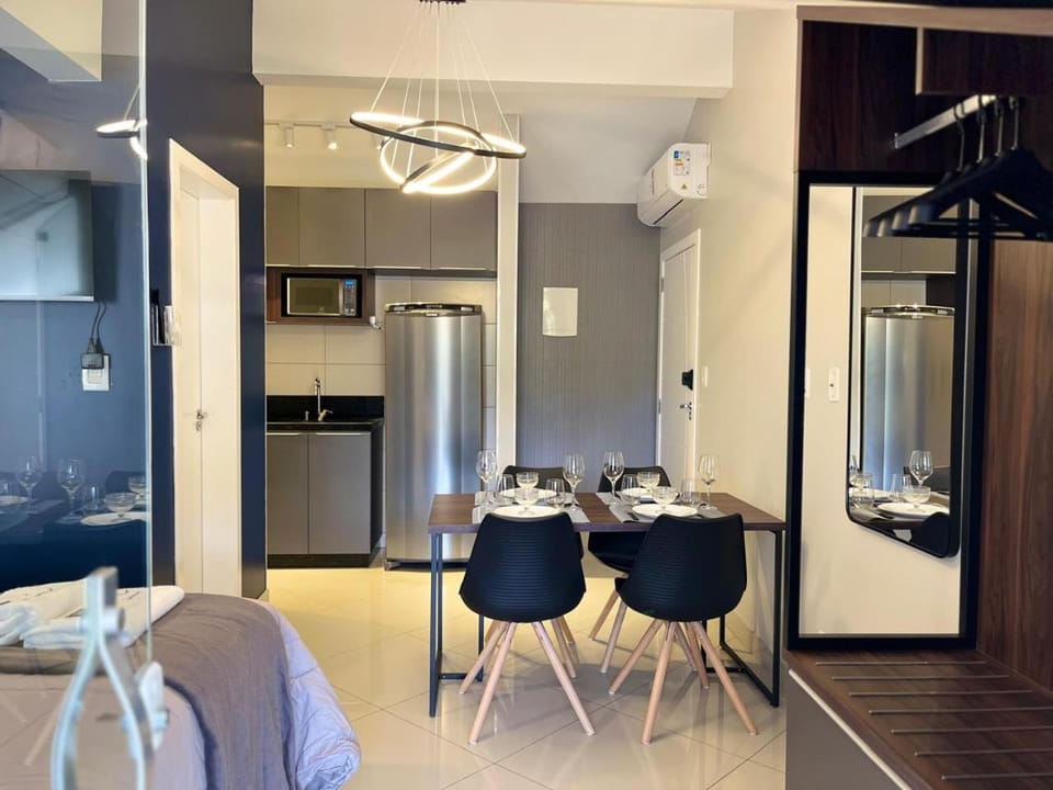 Kitchen or kitchenette, Dining area, air conditioner