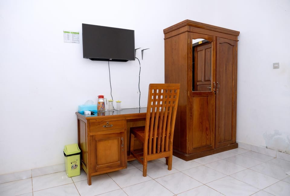 TV and multimedia, wardrobe