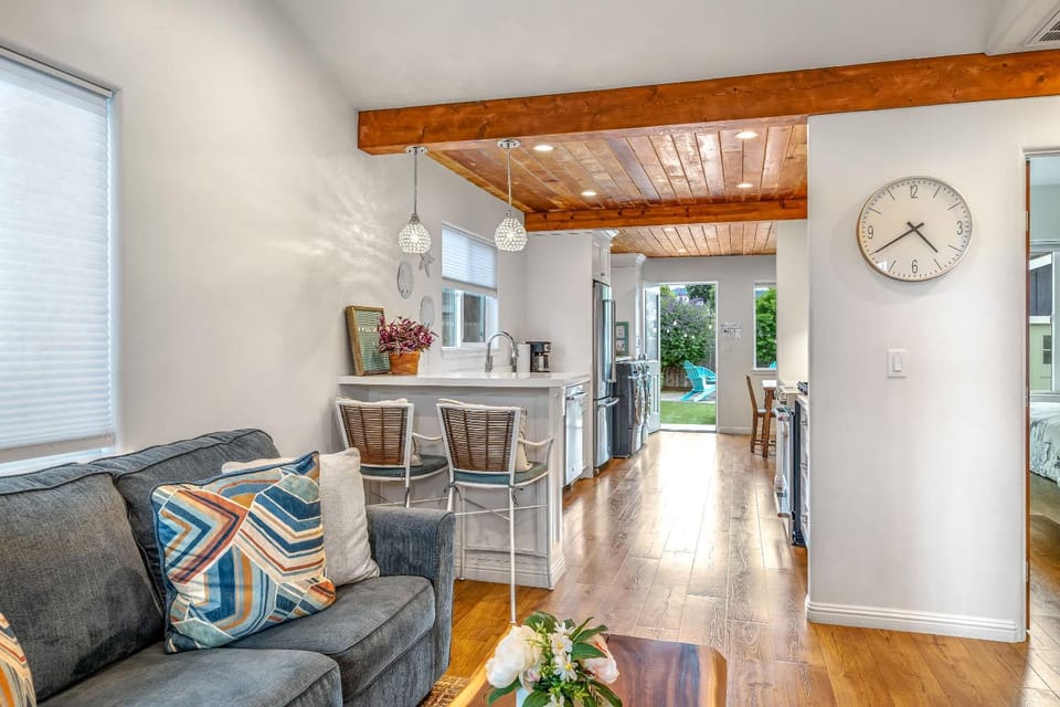 Charming 2 BDR Seaside Cottage - 5 Min to Beach House in Seaside