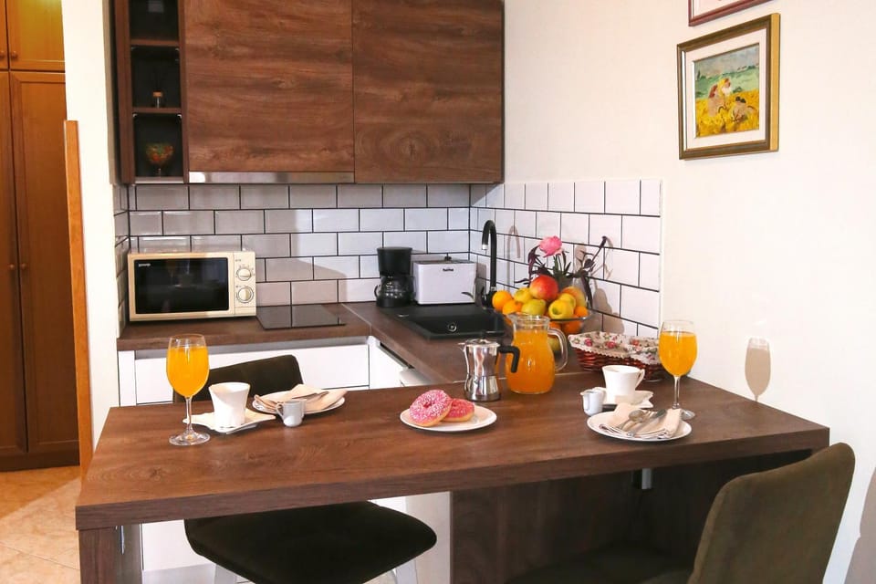 Kitchen or kitchenette, Seating area, Dining area, kitchen, kitchen
