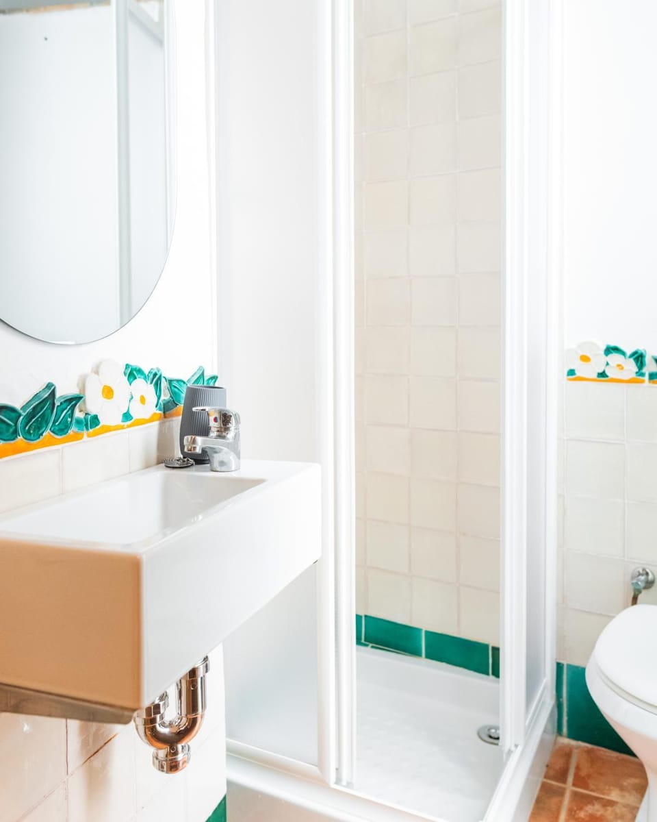 Shower, Bathroom, Coffee/tea facilities, towels