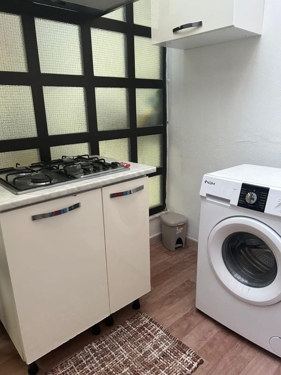 Kitchen or kitchenette, washing machine