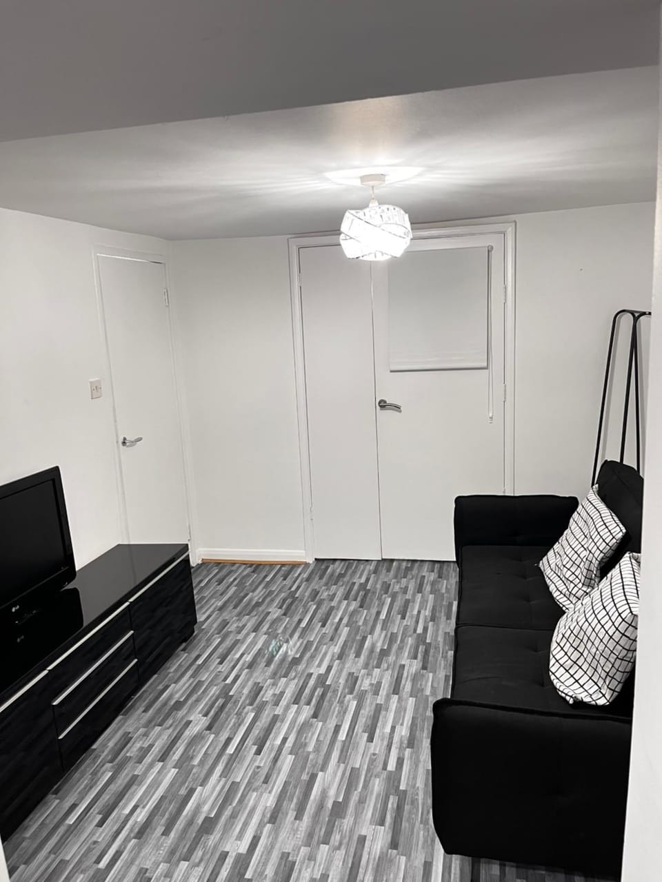 Cozy Two Bedroom Flat 1 Minute from Forest Hill Train Station Apartment in London Borough of Southwark