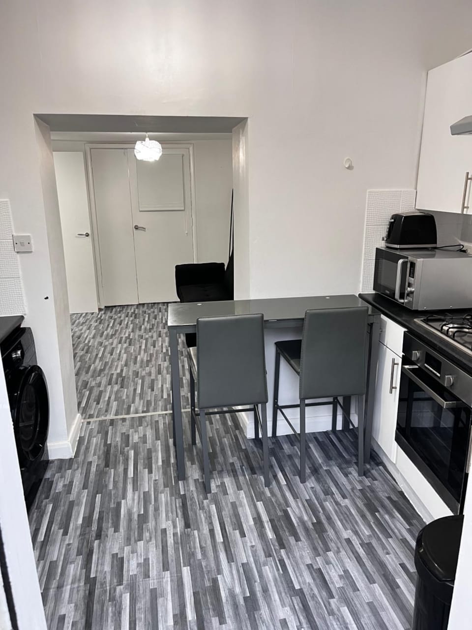 Cozy Two Bedroom Flat 1 Minute from Forest Hill Train Station Apartment in London Borough of Southwark
