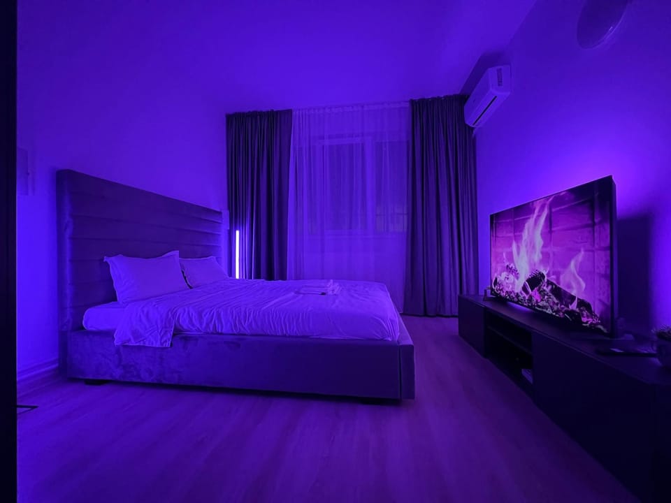 TV and multimedia, Photo of the whole room, Bedroom