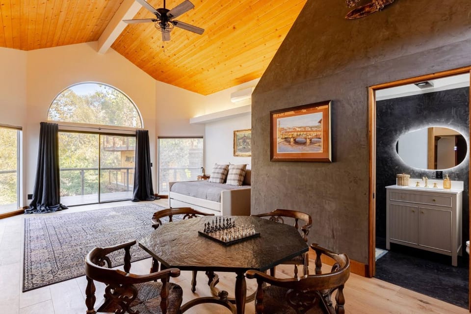 Natural landscape, View (from property/room), Photo of the whole room, Decorative detail, Bedroom
